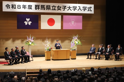写真:あいさつする山本知事