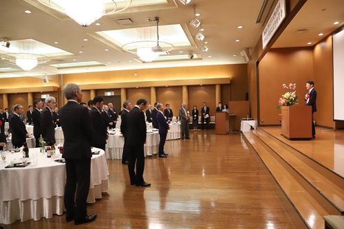 写真:あいさつする山本知事