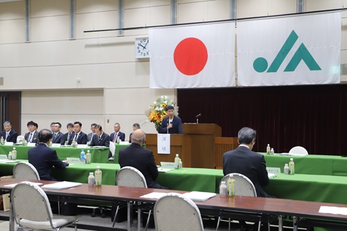 写真：あいさつする山本知事