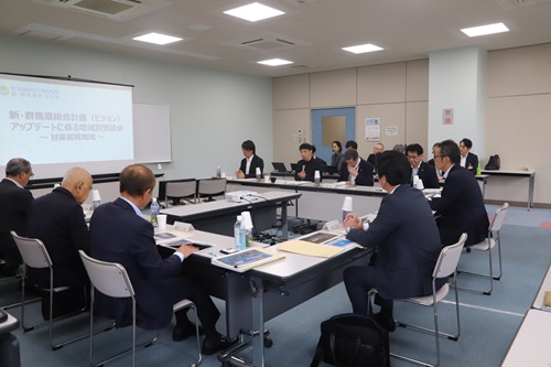 写真：あいさつする山本知事