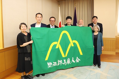 写真：山本知事と関西群馬県人会の皆さま