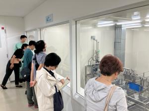 JR東日本クロスステーション　みなかみ工場　見学の様子の写真