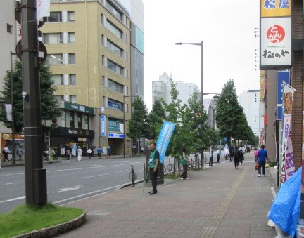 高崎市八島町地内で官民連携による街頭活動を実施する様子の画像