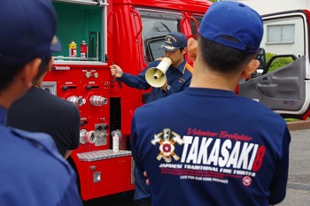 機械の点検整備の写真 機械の点検整備の写真