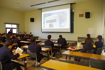 事例研究(班別研究発表)の写真 事例研究(班別研究発表)の写真