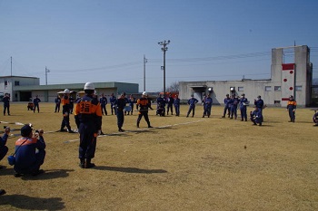 操法実技(ポンプ車)の写真 操法実技(ポンプ車)の写真