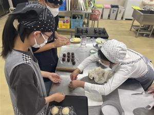 白尾先生が指導している様子の写真